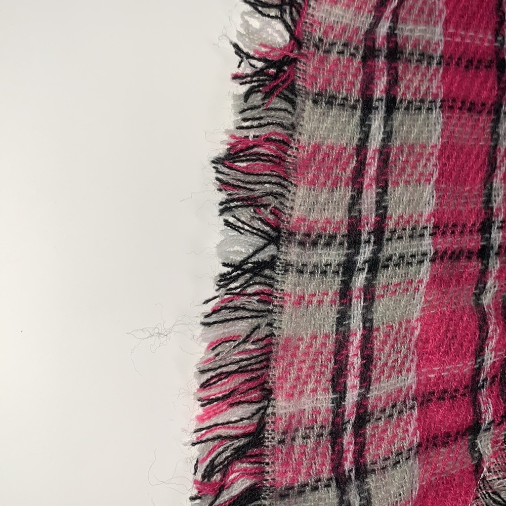 Claire’s Pink Multi Gray Cheetah Print Reversible Wool Scarf - Picture 3 of 5